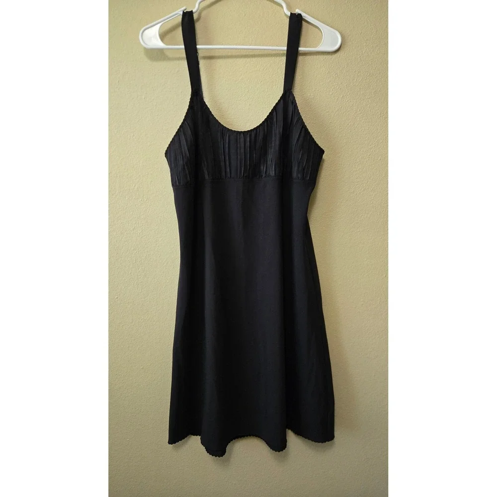 Vanity Fair Vintage Black Full Slip Slipdress Pleated Bodice Scalloped Hem Sz 36